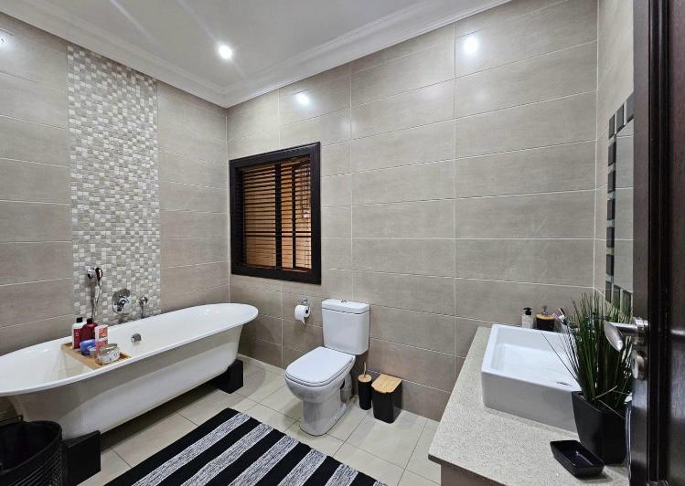 To Let 5 Bedroom Property for Rent in Jim Fouchepark Free State